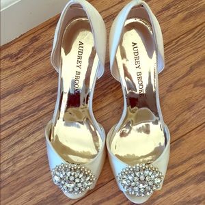 Audrey Brooke Taylor Pumps